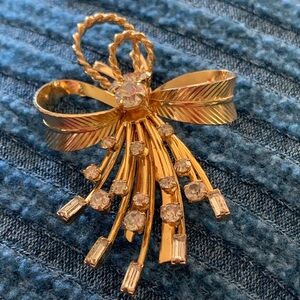 Gold-Tone Ribbon Bow Crystal Brooch - Women Jewelry